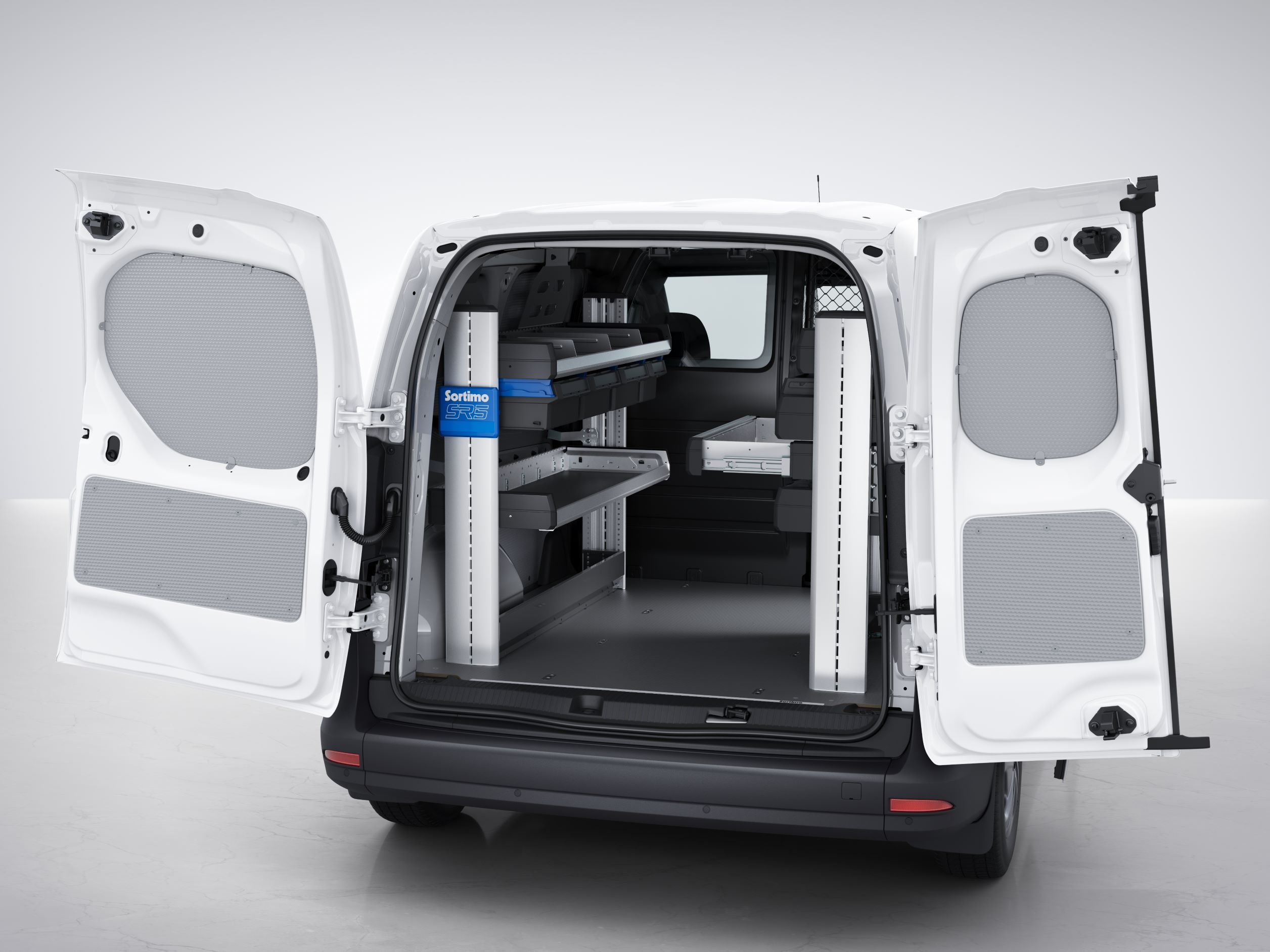 Citan mit Transporter-Regaleinrichtung von Sortimo I Mercedes-Benz The Citan with racking system.
