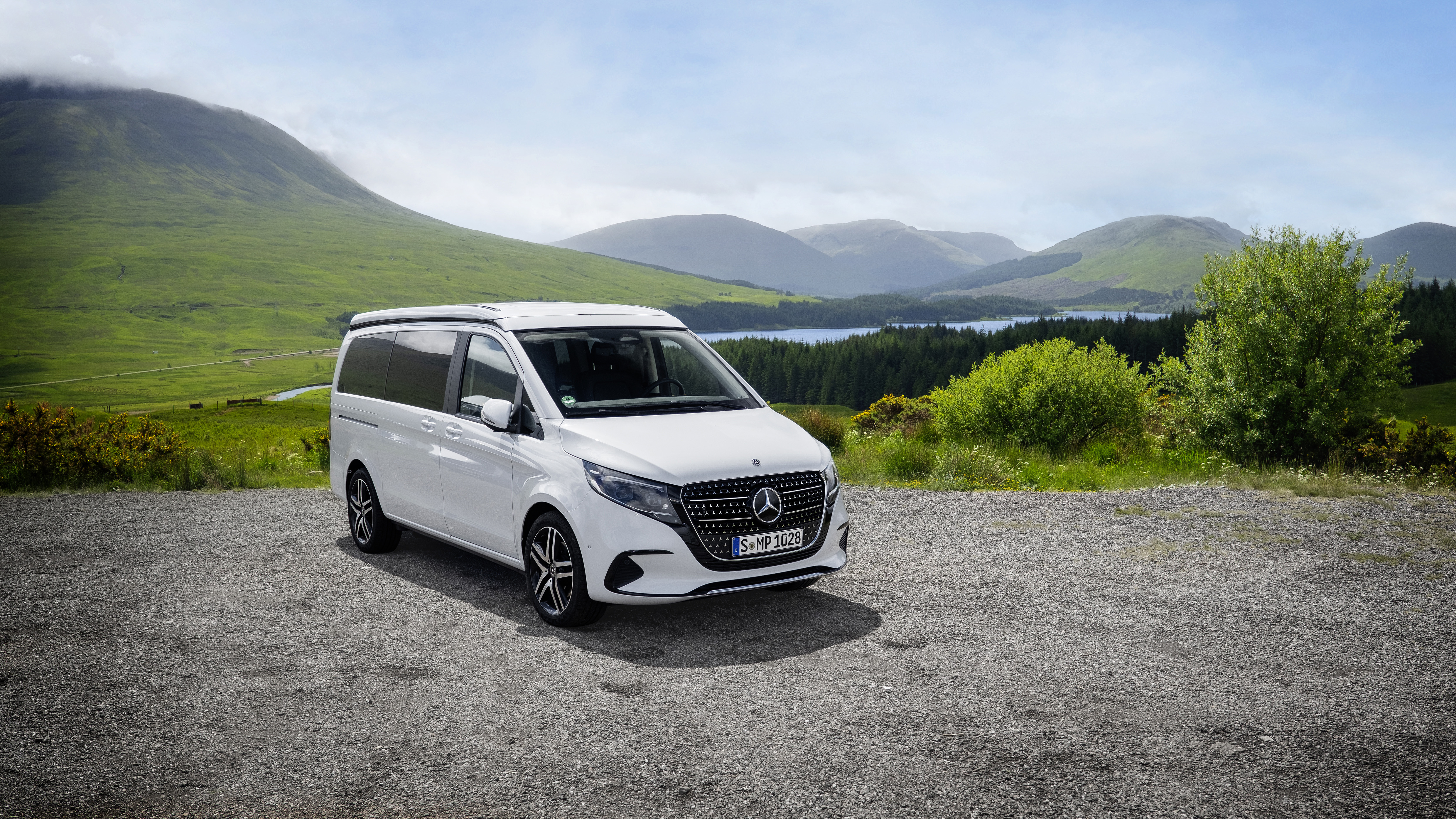 V-Klasse Marco Polo-Horizion | Camper Van | Mercedes-Benz Ein weißer V-Klasse Marco Polo Horizion steht in der Natur.